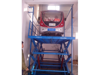 民洋汽車(chē)舉升機(jī)
