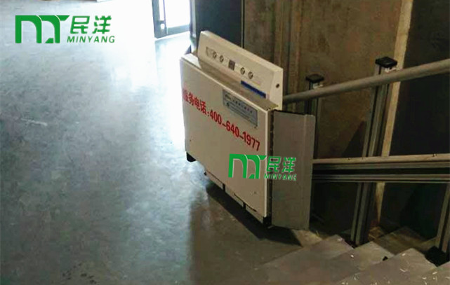 32北京興中創(chuàng)國際-斜掛式升降平臺.jpg