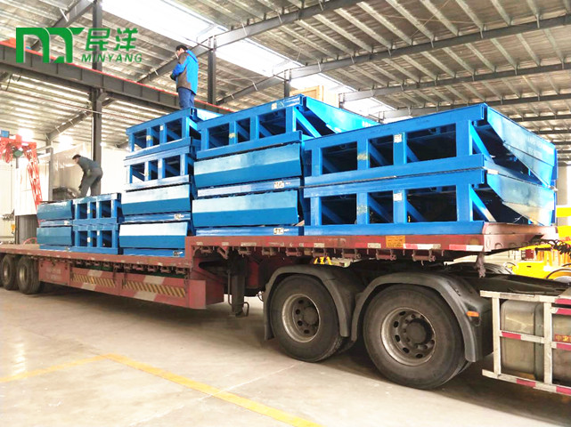 73西安中鐵快運(yùn)液壓登車橋.jpg